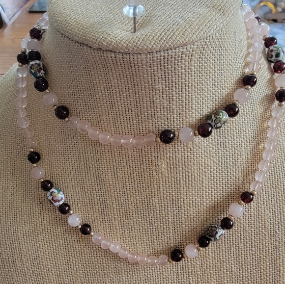VINTAGE 1970"S GARNET/ROSE QUARTZ/CLOISONNE & GOLDTONE BEADED NECKLACE - Picture 5 of 8